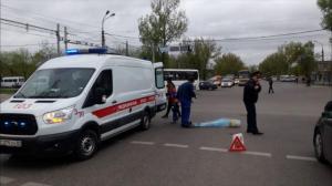 Автобус сбил насмерть девушку в Алматы