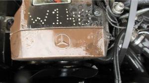 Необычный Mercedes W140 бросили гнить на свалке