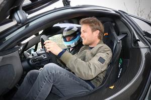 Видео: Росберг сел за руль McLaren Хаккинена