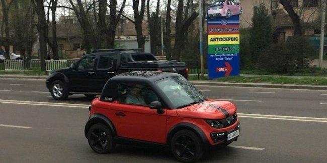 В Украине засняли экзотический электромобиль Tazzari Zero
