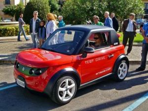 В Украине засняли экзотический электромобиль Tazzari Zero