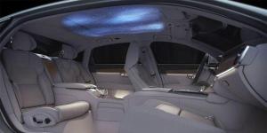 Volvo представила роскошный трехместный седан с проектором