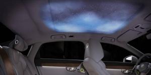 Volvo представила роскошный трехместный седан с проектором