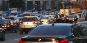 Водителей попросили отказаться от поездок в центр Москвы на автомобилях
