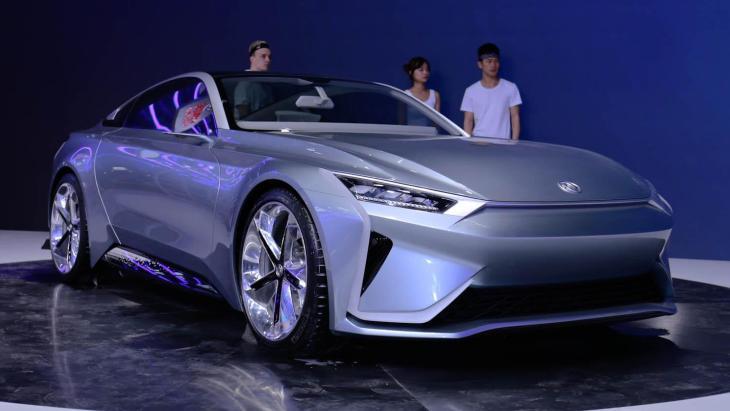 Компания Dongfeng представила две новинки
