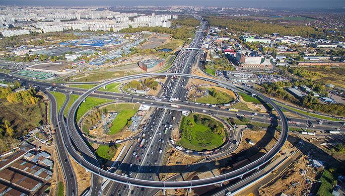 В Москве из-за ДТП с грузовиком ограничили движение по МКАД