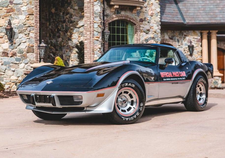 Единственную в мире коллекцию пейс-каров Chevrolet Corvette продадут с молотка