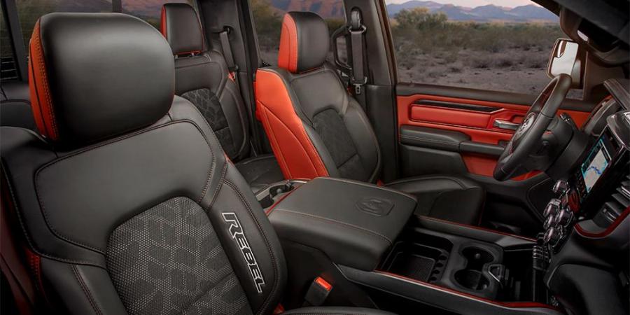 dodge ram история модели. 1524936983. dodge ram история модели фото. dodge ram история модели-1524936983. картинка dodge ram история модели. картинка 1524936983. Dodge Ram 1500/2500/3500 (второе поколение)Общие данныеПроизводитель: Chrysler Group LLCГоды пр-ва: 1994—2001(1500)1994—2002(2500 и 3500)Сборка: Соединённые Штаты Америки СШАДизайнТрансмиссияавтомат 4х ступенчатыймеханика 5 и 6-и ступенчатаяВ 1994 году линейка пикапов Dodge RAM претерпела серьёзные изменения, которые касались всего: от внешнего вида, до ключевых технических узлов. Анализ пожеланий покупателей демонстрировал их стремление сделать автомобиль внешне походящим на самый настоящий грузовик. В итоге, новая модель приобрела увеличенные размеры, огромную решетку радиатора и свой собственный имидж, более не похожий на аналогичные автомобили марок Chevrolet и Ford. dodge ram история модели. 1524936983. dodge ram история модели фото. dodge ram история модели-1524936983. картинка dodge ram история модели. картинка 1524936983. Dodge Ram 1500/2500/3500 (второе поколение)Общие данныеПроизводитель: Chrysler Group LLCГоды пр-ва: 1994—2001(1500)1994—2002(2500 и 3500)Сборка: Соединённые Штаты Америки СШАДизайнТрансмиссияавтомат 4х ступенчатыймеханика 5 и 6-и ступенчатаяВ 1994 году линейка пикапов Dodge RAM претерпела серьёзные изменения, которые касались всего: от внешнего вида, до ключевых технических узлов. Анализ пожеланий покупателей демонстрировал их стремление сделать автомобиль внешне походящим на самый настоящий грузовик. В итоге, новая модель приобрела увеличенные размеры, огромную решетку радиатора и свой собственный имидж, более не похожий на аналогичные автомобили марок Chevrolet и Ford.