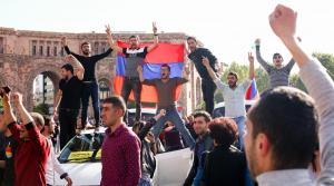 В Ереване протестующие перекрыли проезд к площади Республики