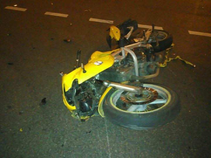 В Минске мотоциклистка на Suzuki врезалась в такси
