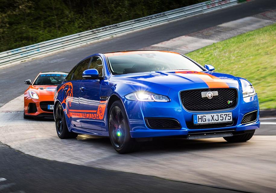 575-сильные Jaguar XJ и F-Type стали гоночным такси на Нюрбургринге
