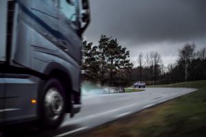 Легковые и грузовые Volvo будут «общаться» между собой