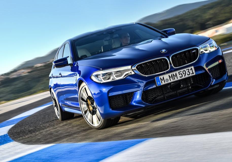 Посмотрите, как BMW M5 очень быстро едет по Нюрбургрингу