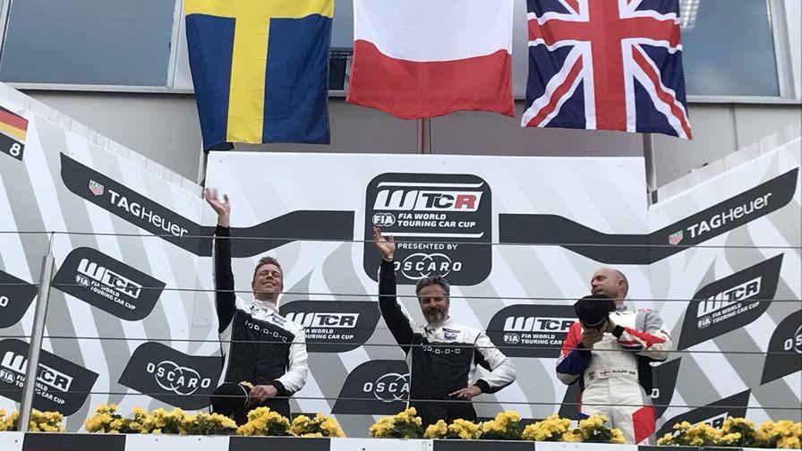 Иван Мюллер выиграл первую гонку этапа WTCR на Нордшляйфе