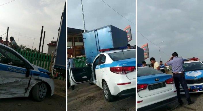 Несовершеннолетний водитель врезался в полицейское авто в ЮКО
