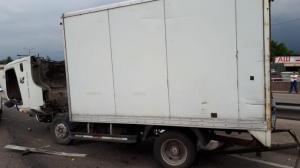 Алматинец погиб, ремонтируя грузовик на дороге: в него влетела Volvo