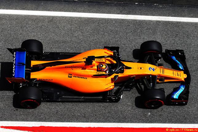В первый день в McLaren работали с тремя пилотами