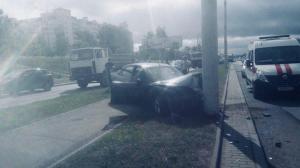 На Партизанском проспекте МАЗ вытолкнул легковушку в столб