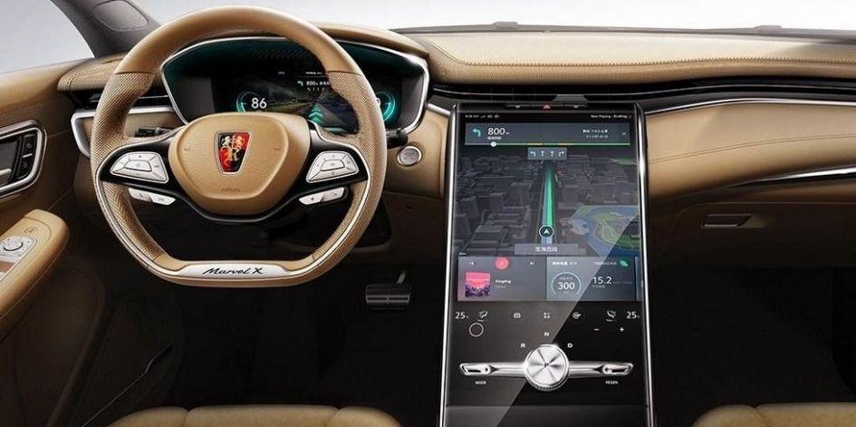 Экран больше, чем у Tesla: Roewe показала салон кроссовера Marvel X