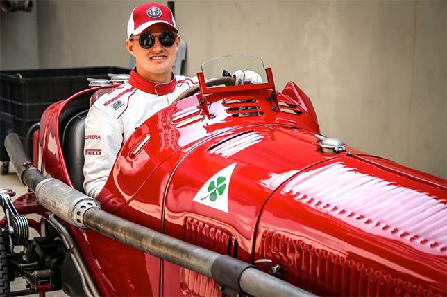Гонщики Sauber приняли участие в Mille Miglia