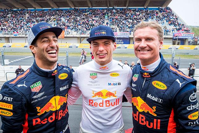 Гонщики Red Bull принимают участие в Jumbo Racing Days