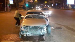 Микроавтобус врезался в Toyota в Алматы. Есть пострадавшие