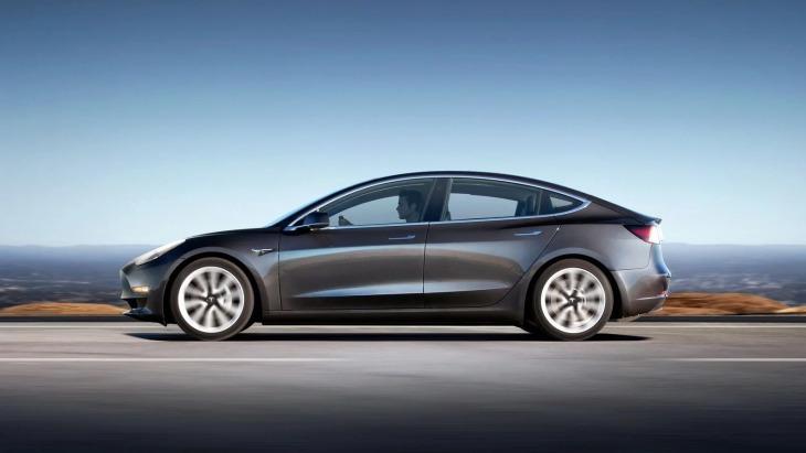 Озвучены цены и характеристики двухмоторных Tesla Model 3