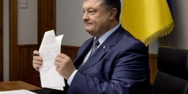 Порошенко подписал закон об упрощении ввоза импортных автомобилей