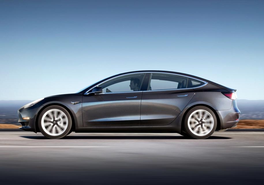 Tesla Model 3 провалила испытания издания Consumer Reports