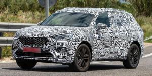 Seat приступил к дорожным тестам семиместного кроссовера