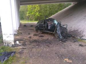 Под Могилевом Fiat врезался в опору моста: водитель погиб