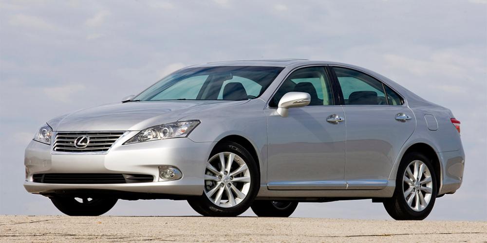 Lexus отзовет 3,3 тысячи автомобилей в России
