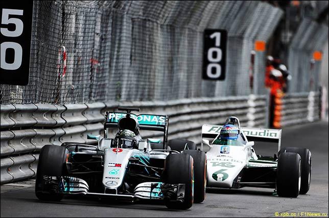 Кеке и Нико Росберг проехали по трассе
