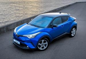 Toyota назвала цену крошечного кроссовера для России