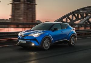 Toyota назвала цену крошечного кроссовера для России