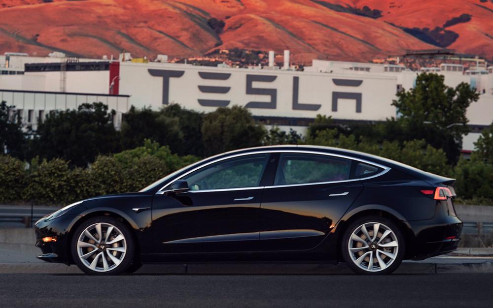 СМИ узнали подробности ДТП с участием электромобиля Tesla на автопилоте