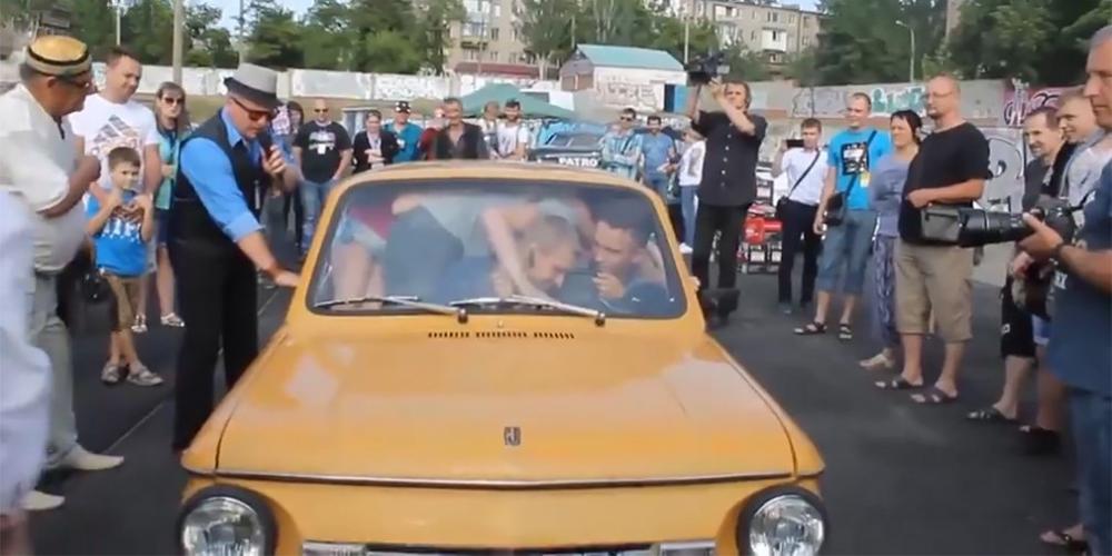Видео: «Запорожец» поставил рекорд вместительности