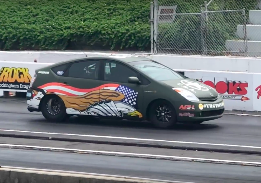 Вот так может ездить 800-сильный Toyota Prius