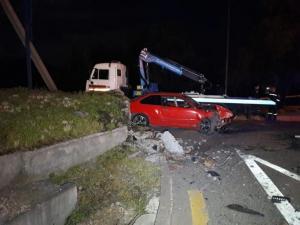 Водитель BMW снес столб и врезался в стену в Алматы