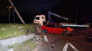 Водитель BMW снес столб и врезался в стену в Алматы