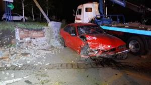 Водитель BMW снес столб и врезался в стену в Алматы