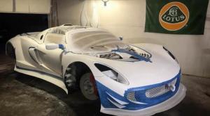 Американец в одиночку переделал Lotus в суперкар с двигателем V10