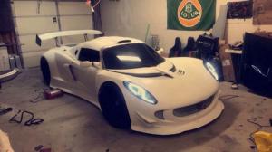 Американец в одиночку переделал Lotus в суперкар с двигателем V10