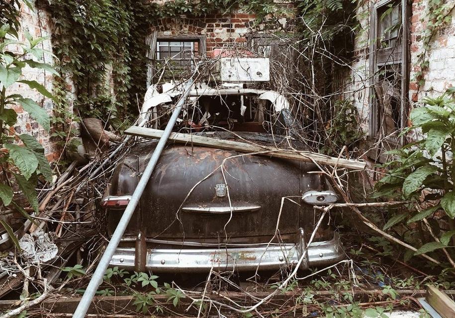 Ураган помог найти в заброшенном гараже раритетный 69-летний Ford