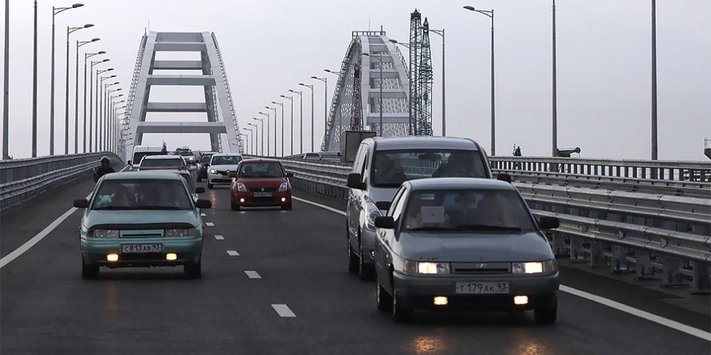 На Крымском мосту произошла первая авария