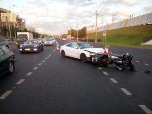 В столице произошла резонансная авария с участием мотоциклиста