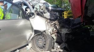 Toyota влетела в грузовик в Алматы: скончалась девушка