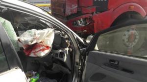 Toyota влетела в грузовик в Алматы: скончалась девушка