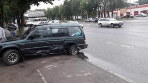 Lexus вылетел на "встречку" и устроил массовое ДТП в Алматы