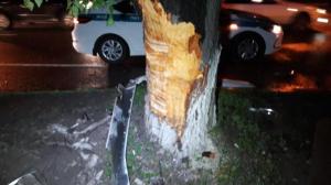 Водитель Mercedes устроил крупное ДТП на Аль-Фараби в Алматы